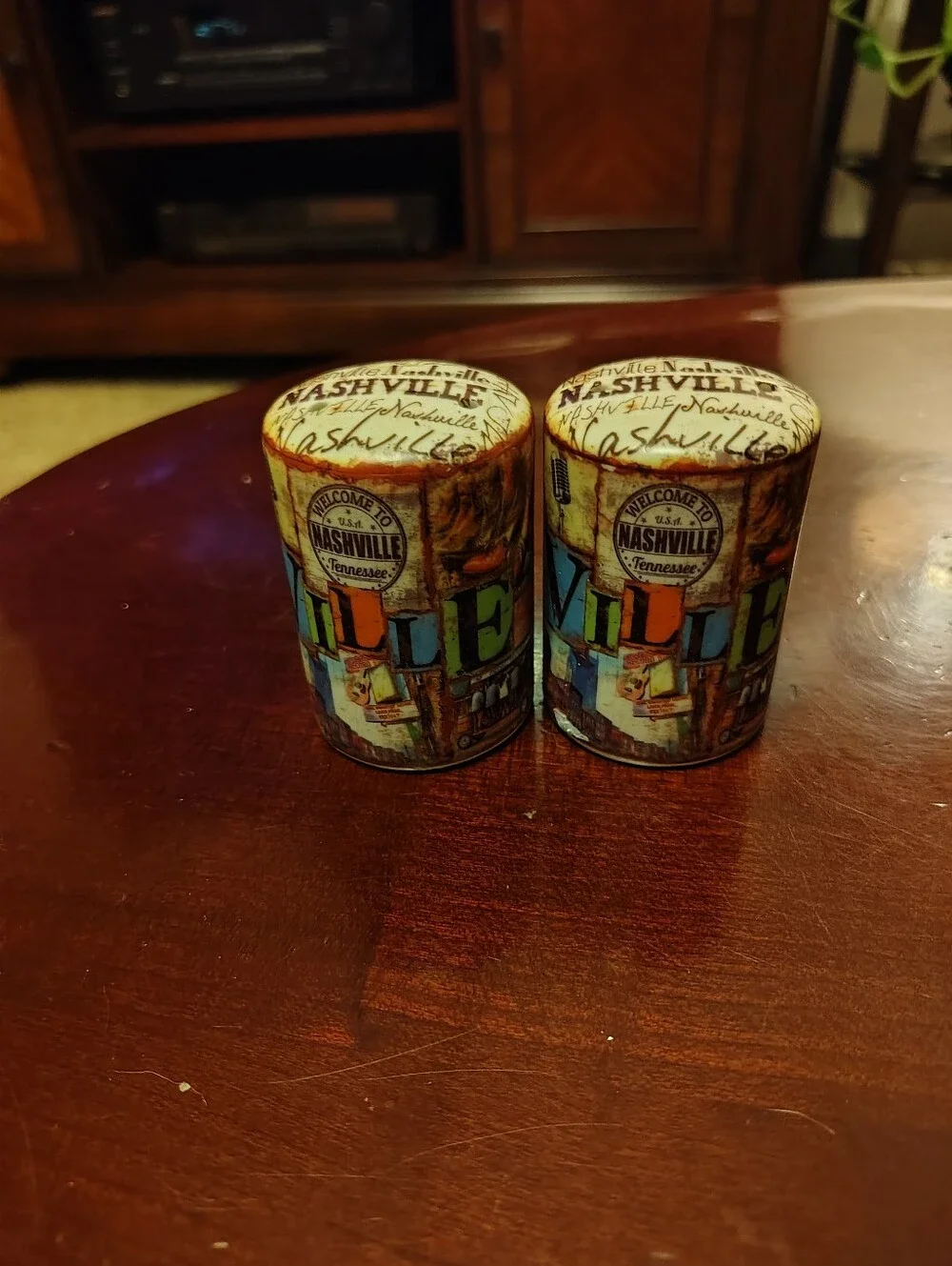 Nashville Souvenir Salt and Pepper Shakers - Multicolor